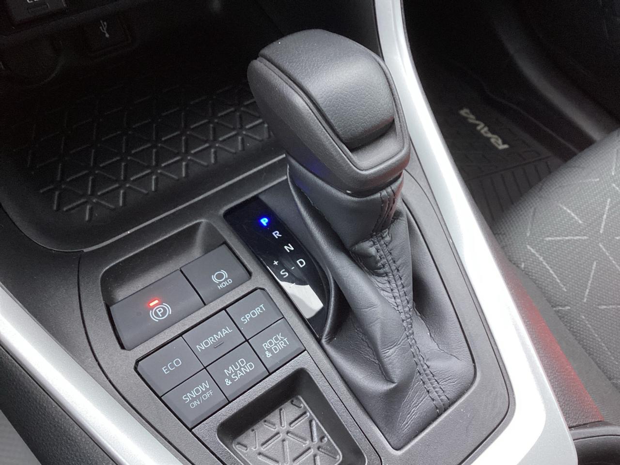 2022 Toyota RAV4 XLE AWD Photo