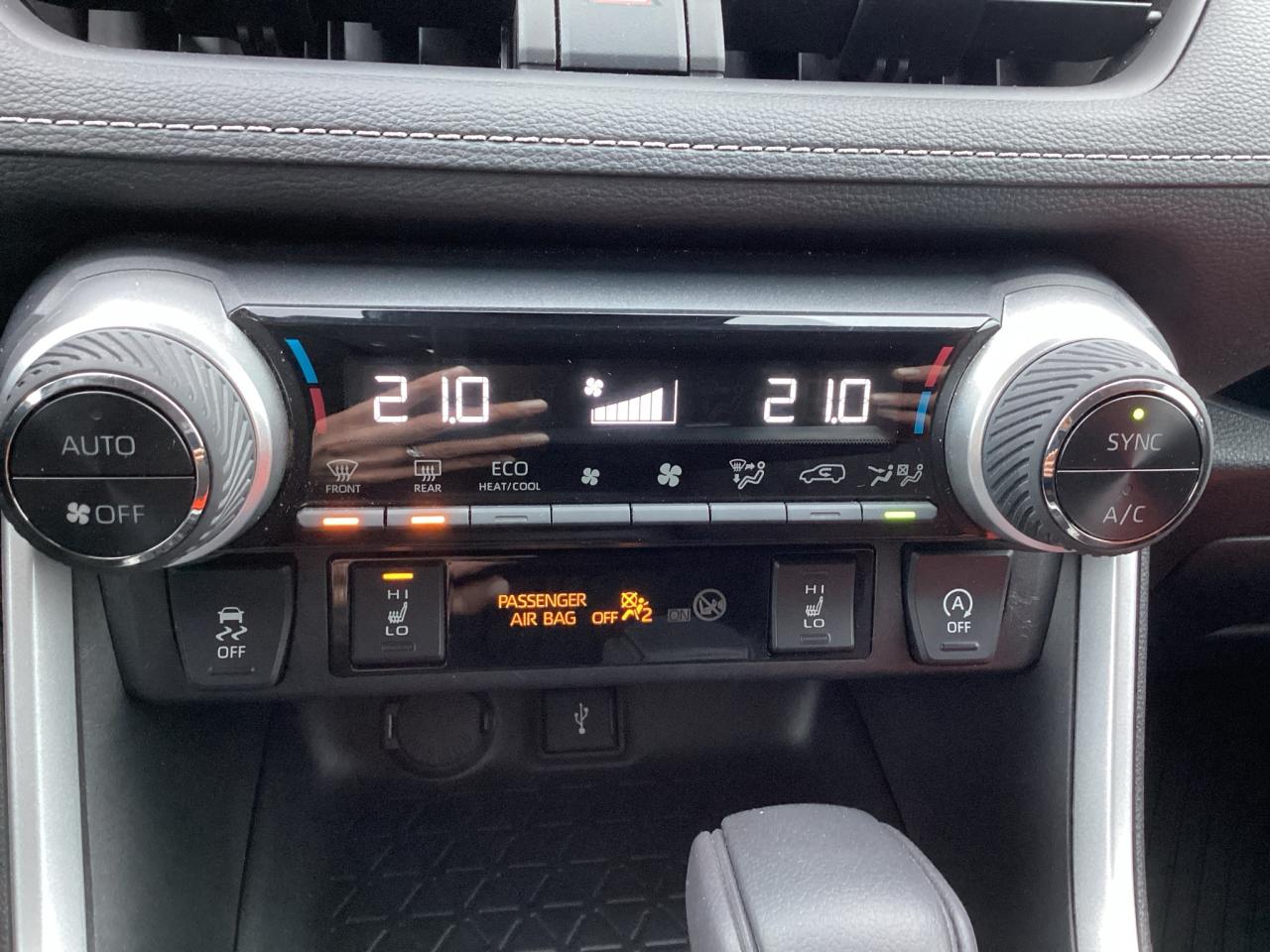 2022 Toyota RAV4 XLE AWD Photo