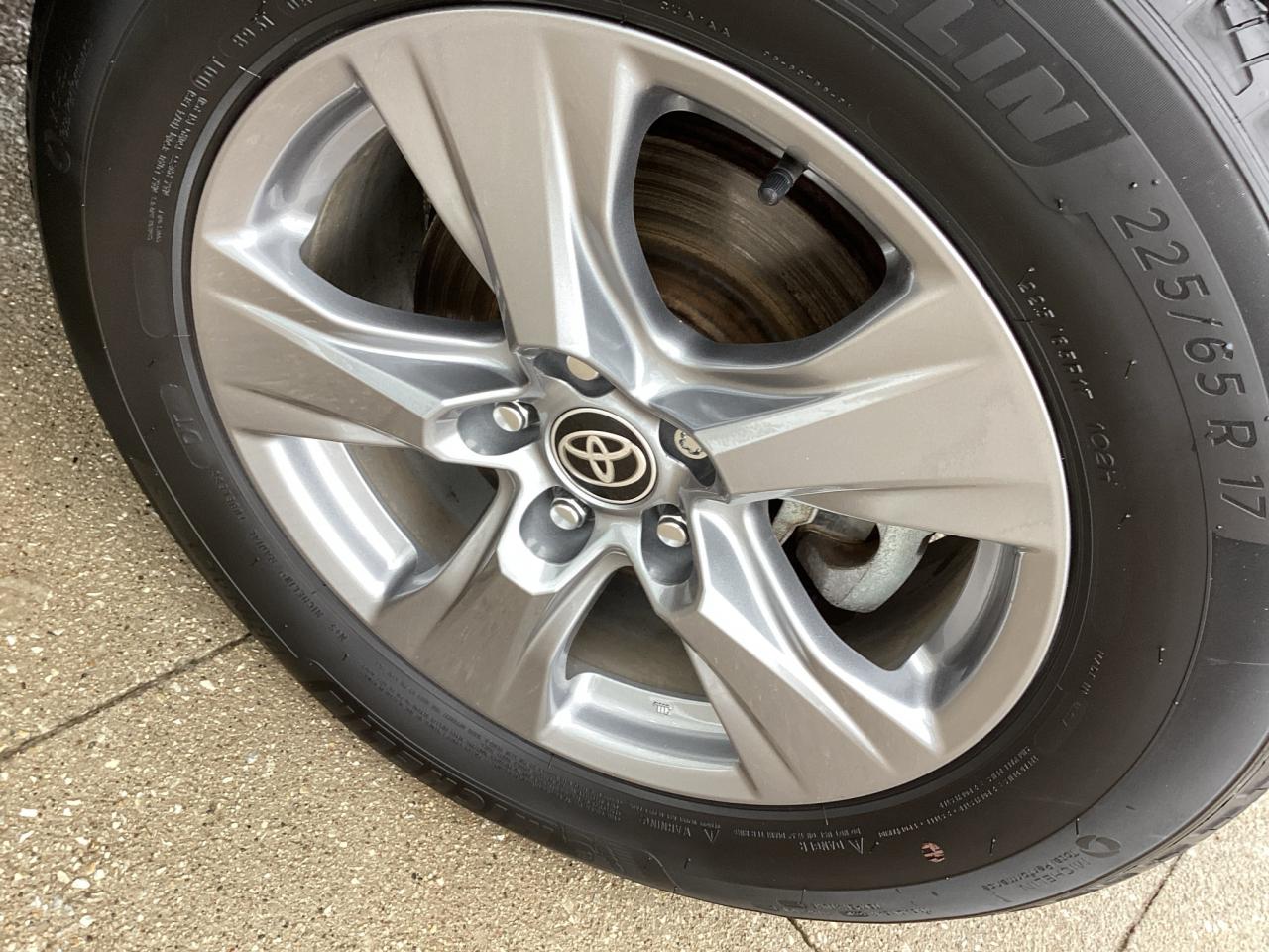 2022 Toyota RAV4 XLE AWD Photo