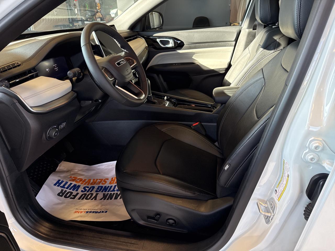 2025 Jeep Compass LIMITED Photo