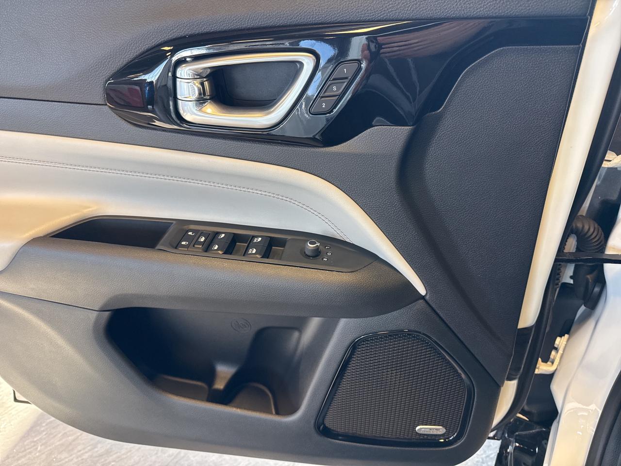 2025 Jeep Compass LIMITED Photo