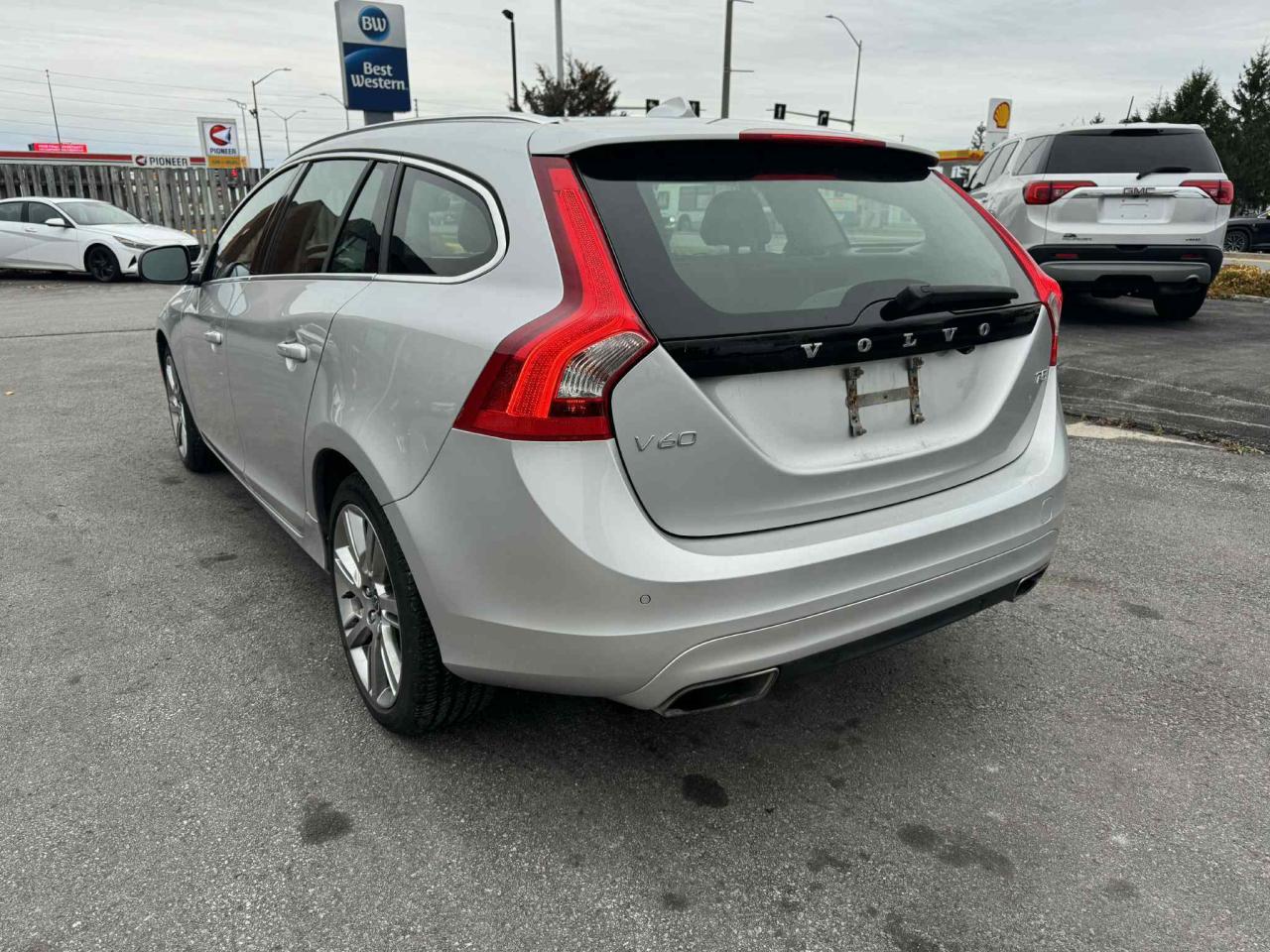 2015 Volvo V60 4dr Wgn T5 Drive-E Premier Plus FWD Photo2