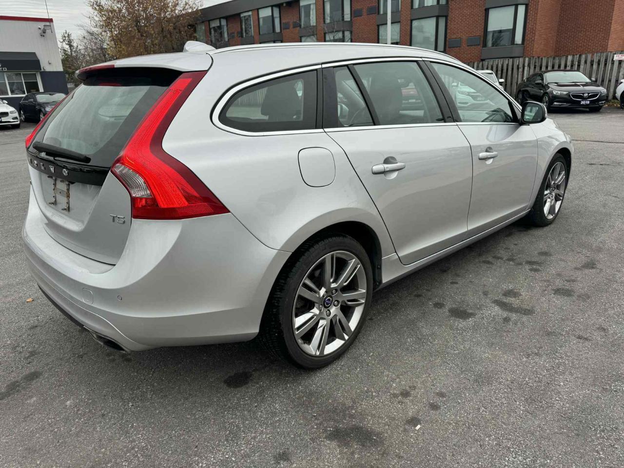 2015 Volvo V60 4dr Wgn T5 Drive-E Premier Plus FWD Photo
