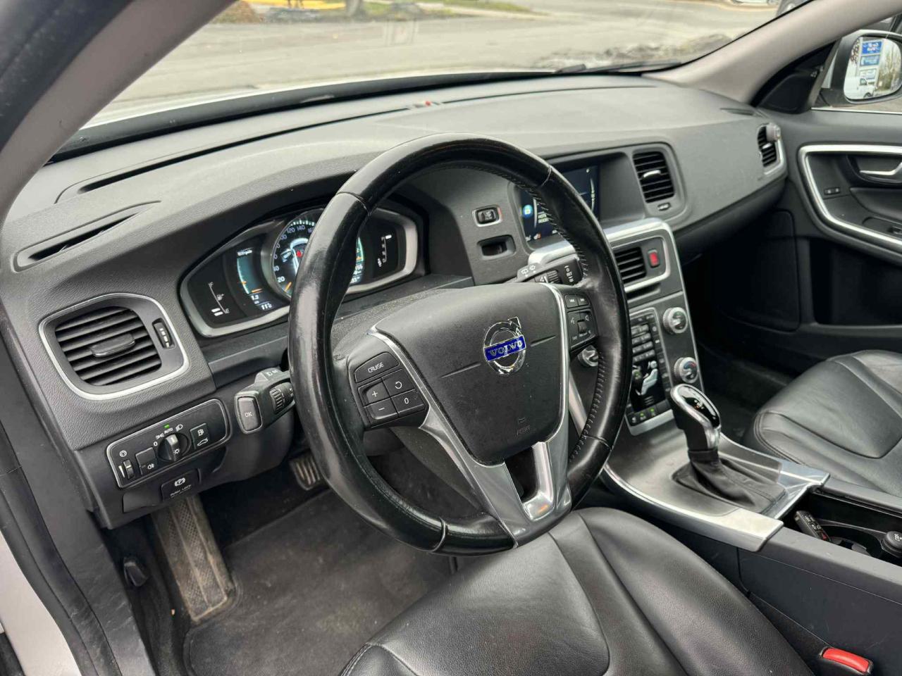 2015 Volvo V60 4dr Wgn T5 Drive-E Premier Plus FWD Photo