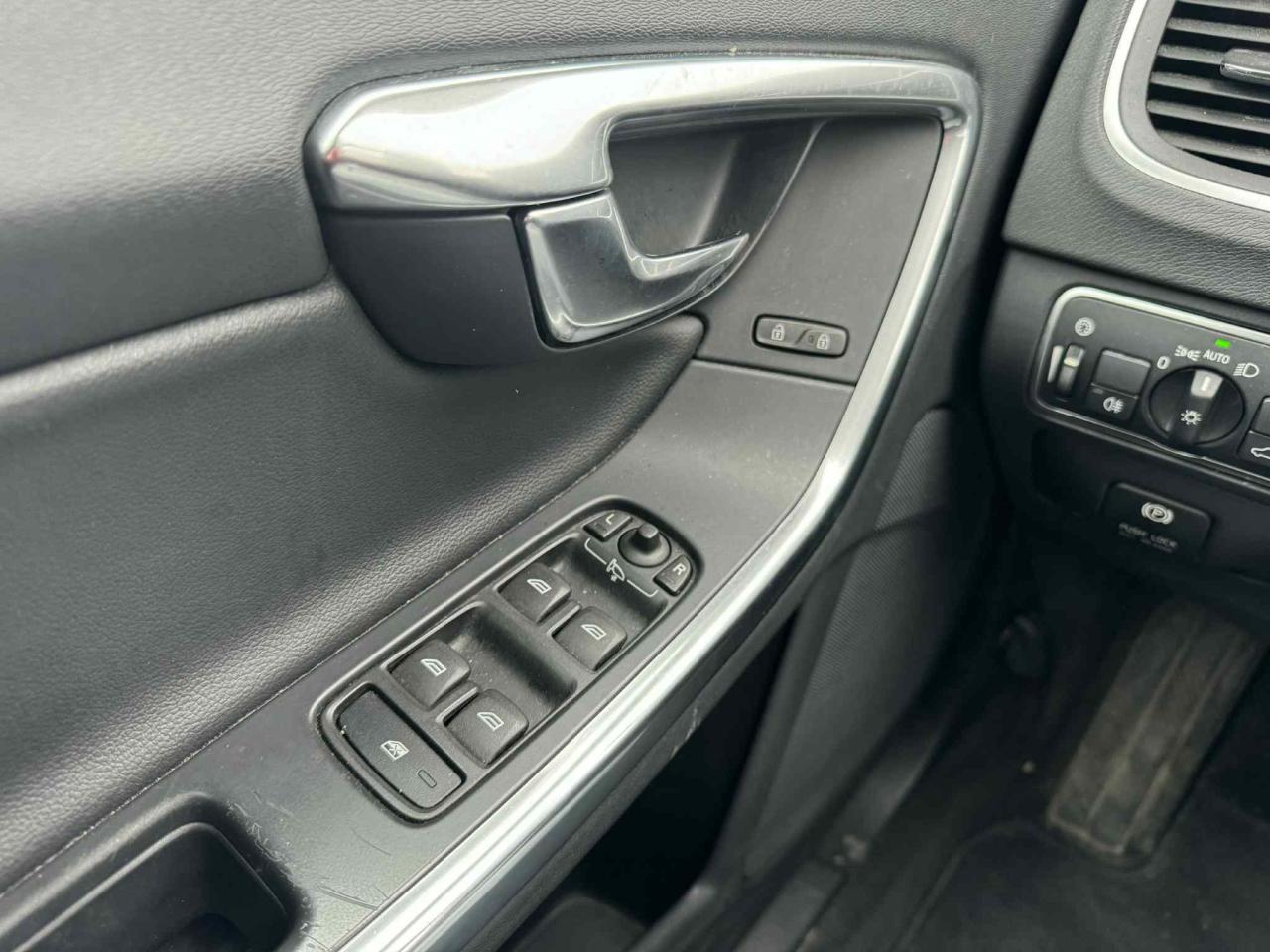 2015 Volvo V60 4dr Wgn T5 Drive-E Premier Plus FWD Photo