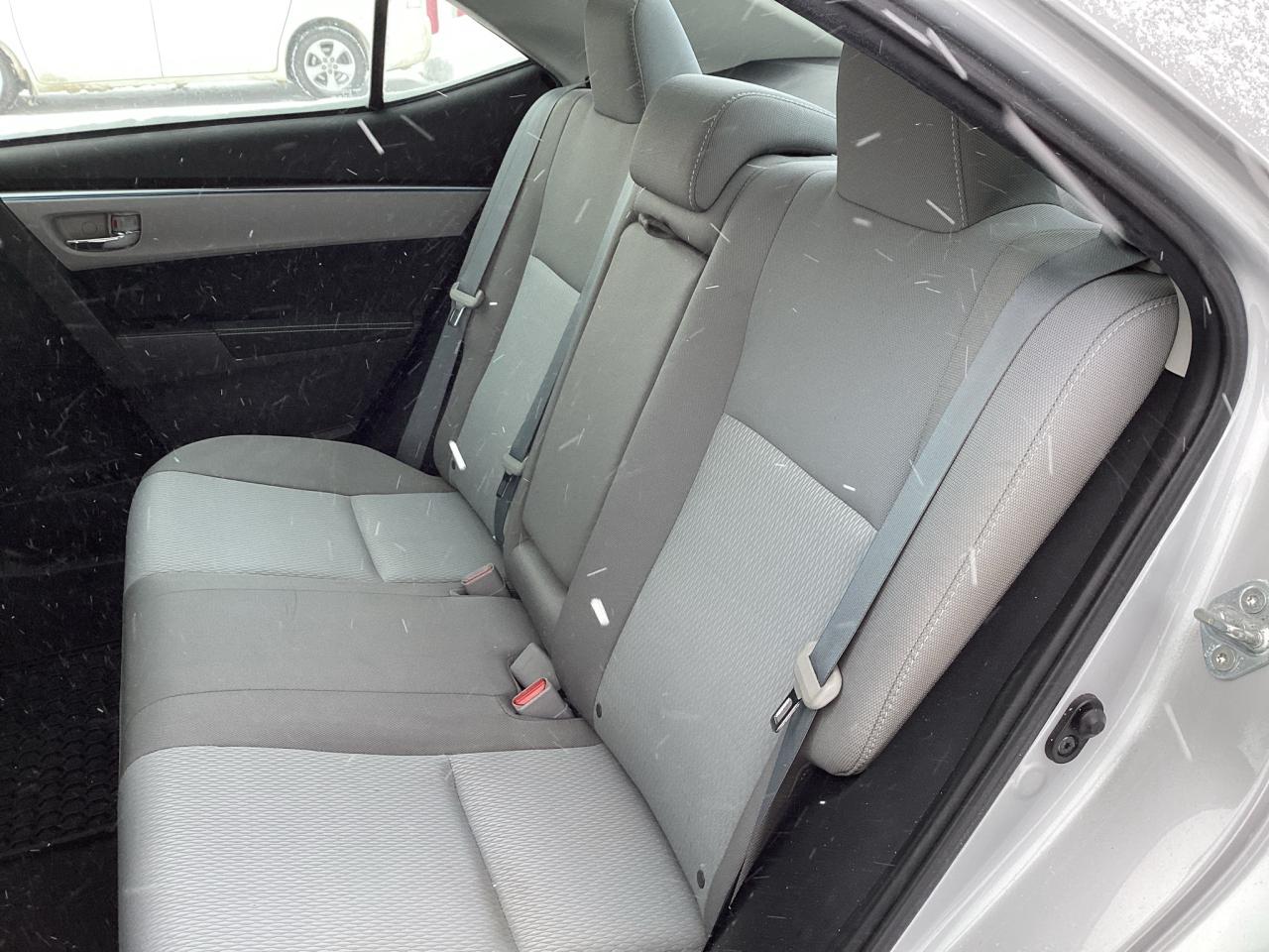 2016 Toyota Corolla LE Photo3