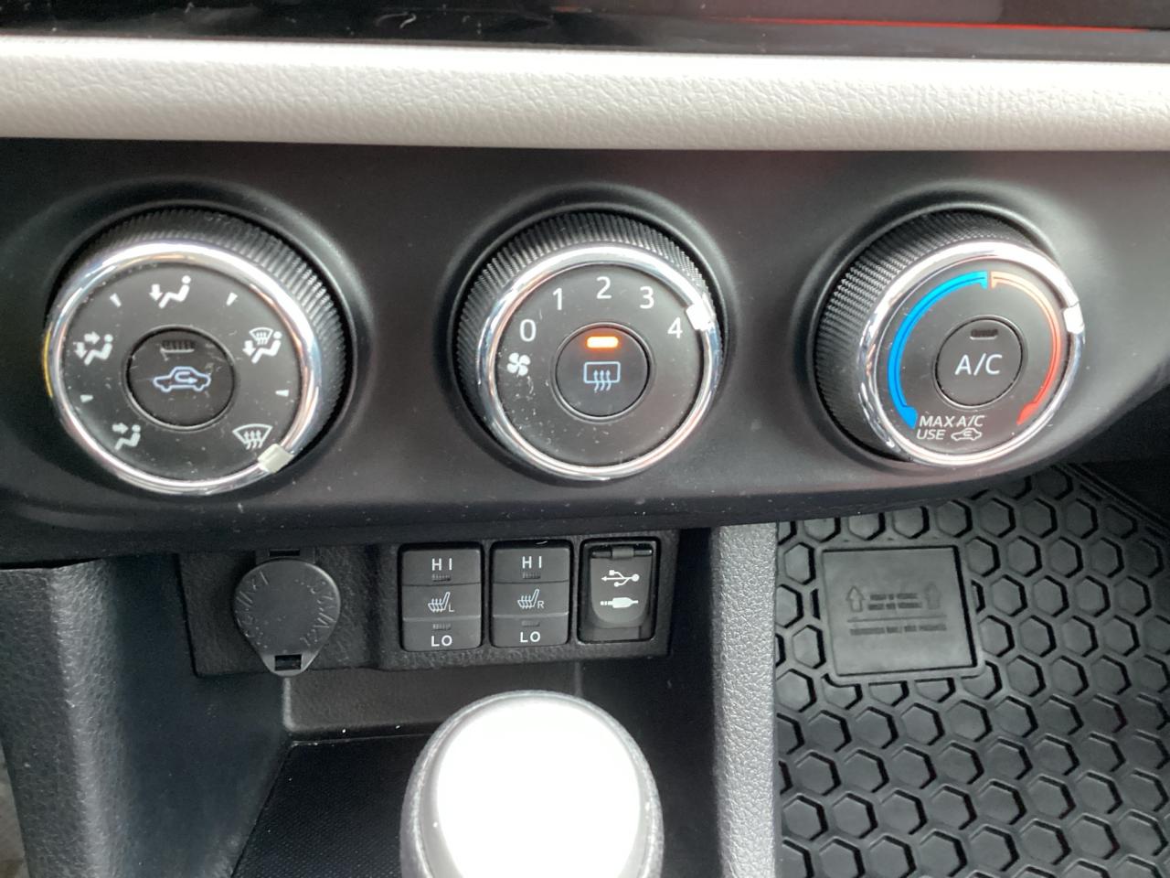 2016 Toyota Corolla LE Photo