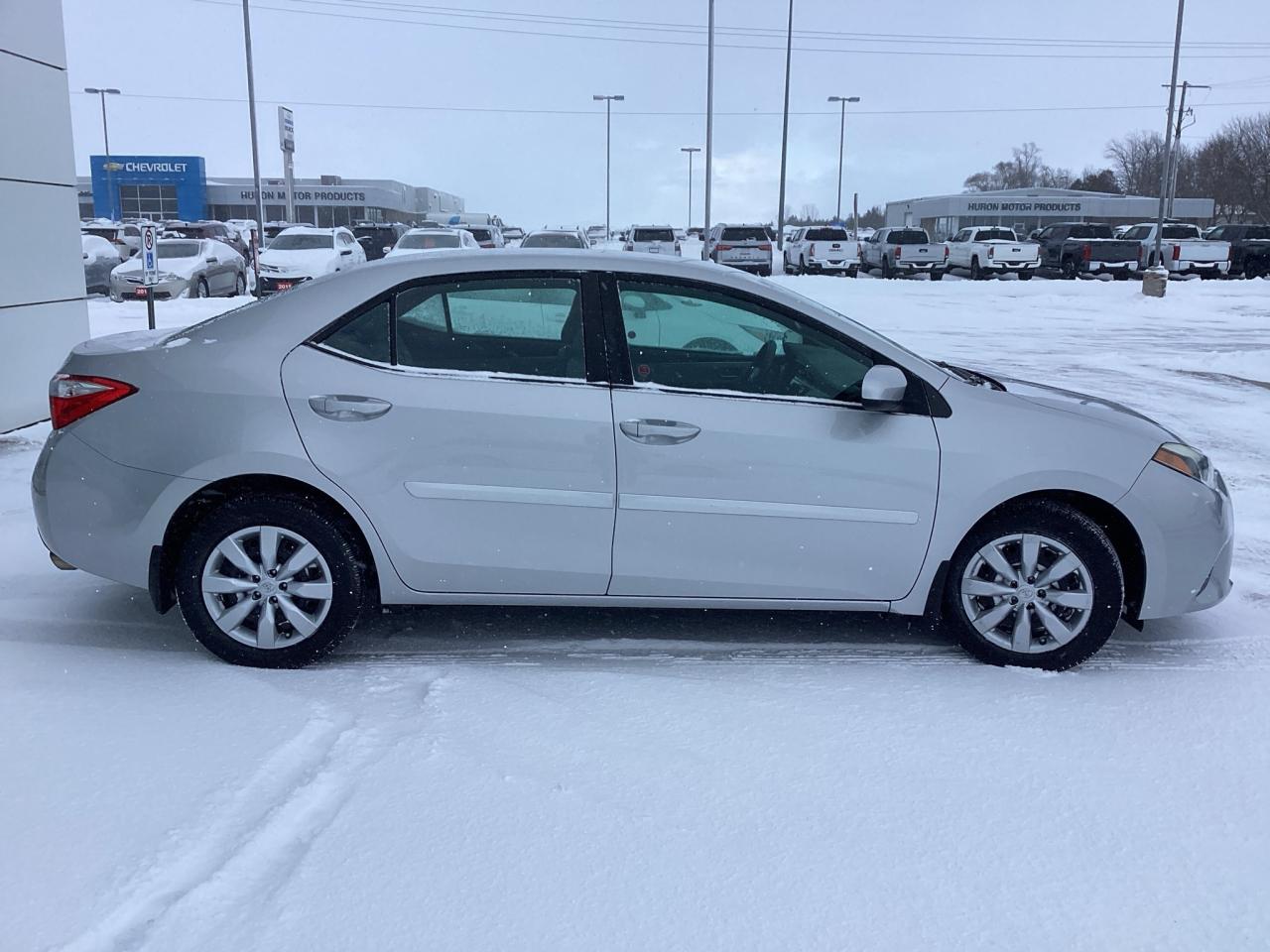 2016 Toyota Corolla LE Photo