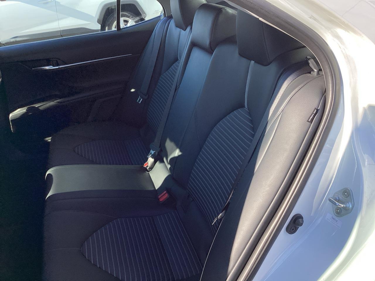 2022 Toyota Camry SE Auto Photo