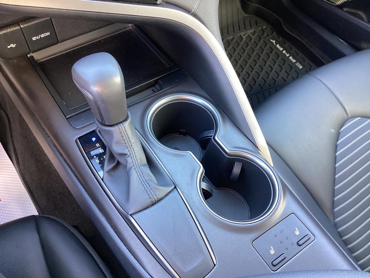 2022 Toyota Camry SE Auto Photo