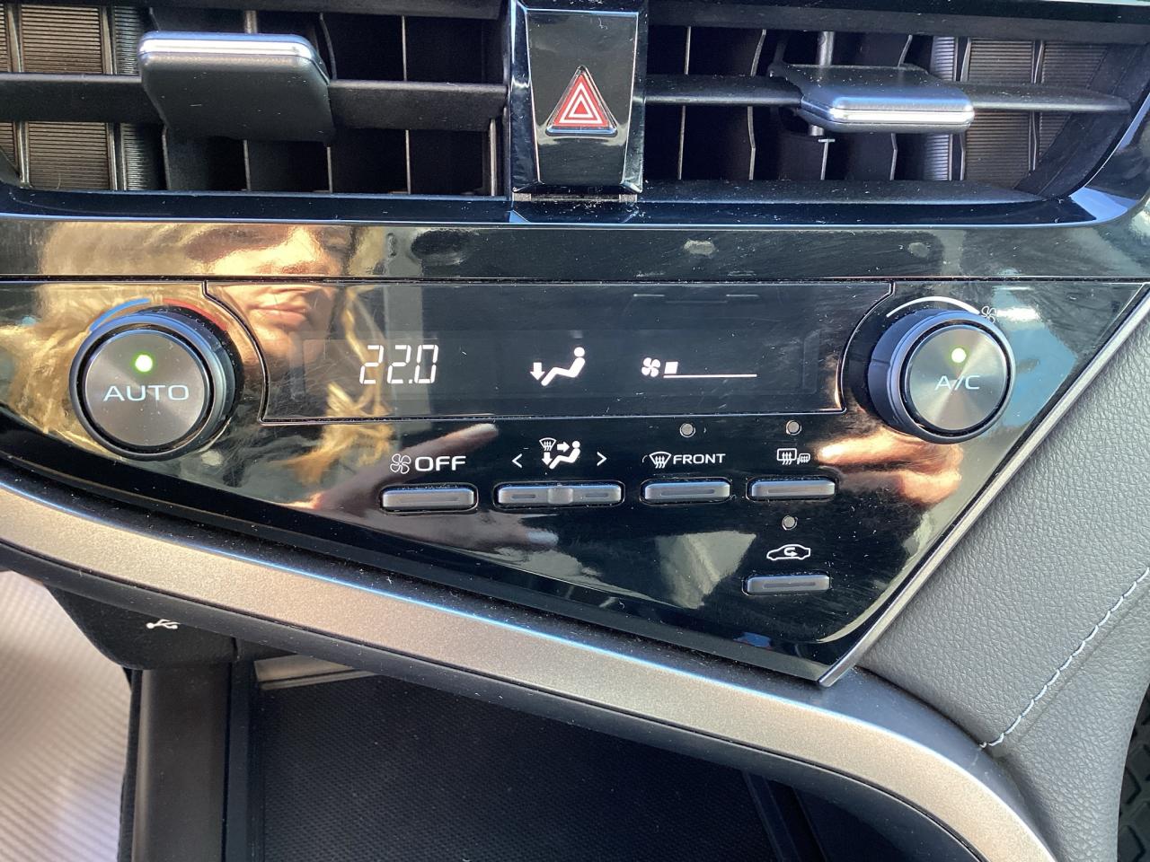 2022 Toyota Camry SE Auto Photo