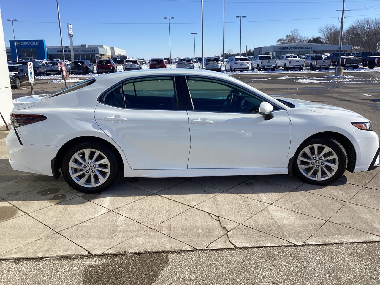 2022 Toyota Camry SE Auto Photo