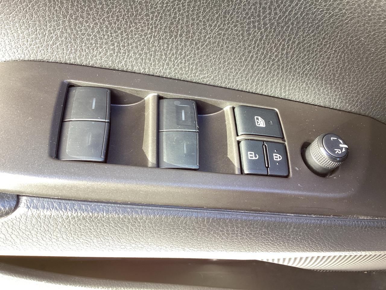 2022 Toyota Camry SE Auto Photo