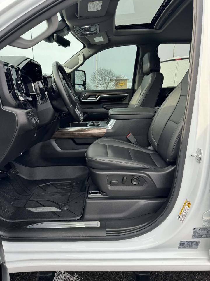 2024 Chevrolet SILVERADO 2500HD 4WD Crew Cab LT Z71 Diesel Photo