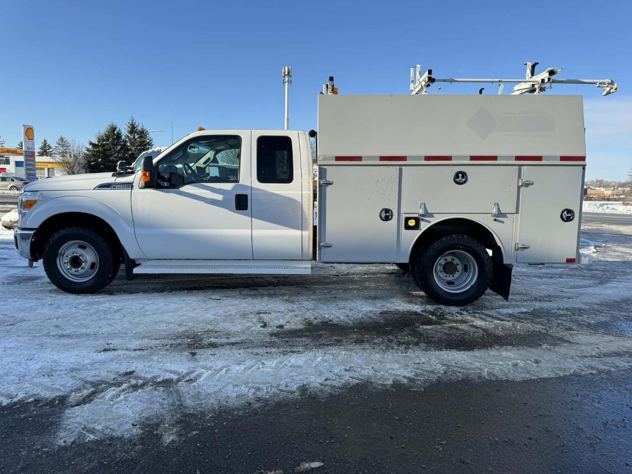 2015 Ford F-350 XLT UTILITY BOX Photo