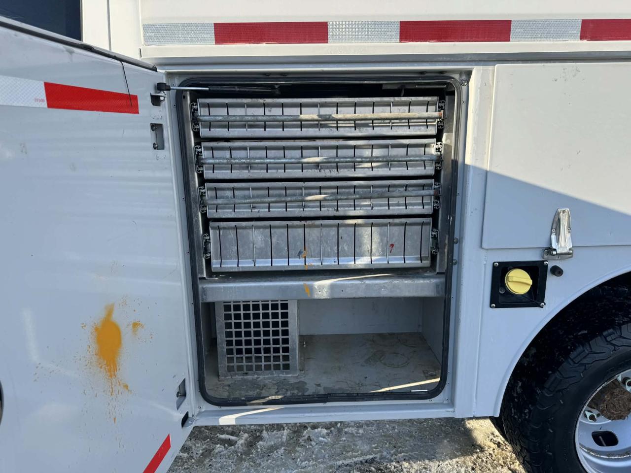 2015 Ford F-350 XLT UTILITY BOX Photo