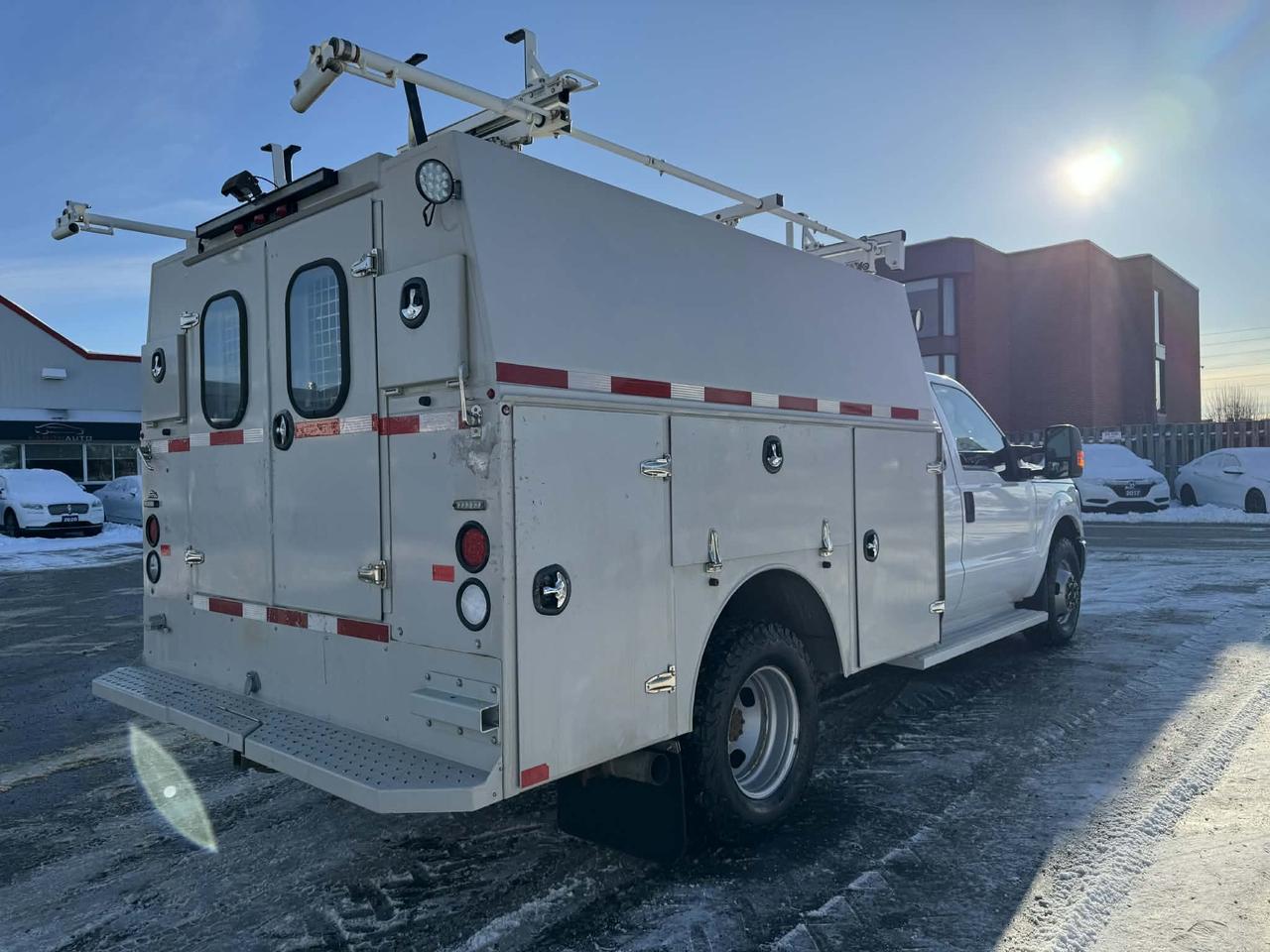 2015 Ford F-350 XLT UTILITY BOX Photo