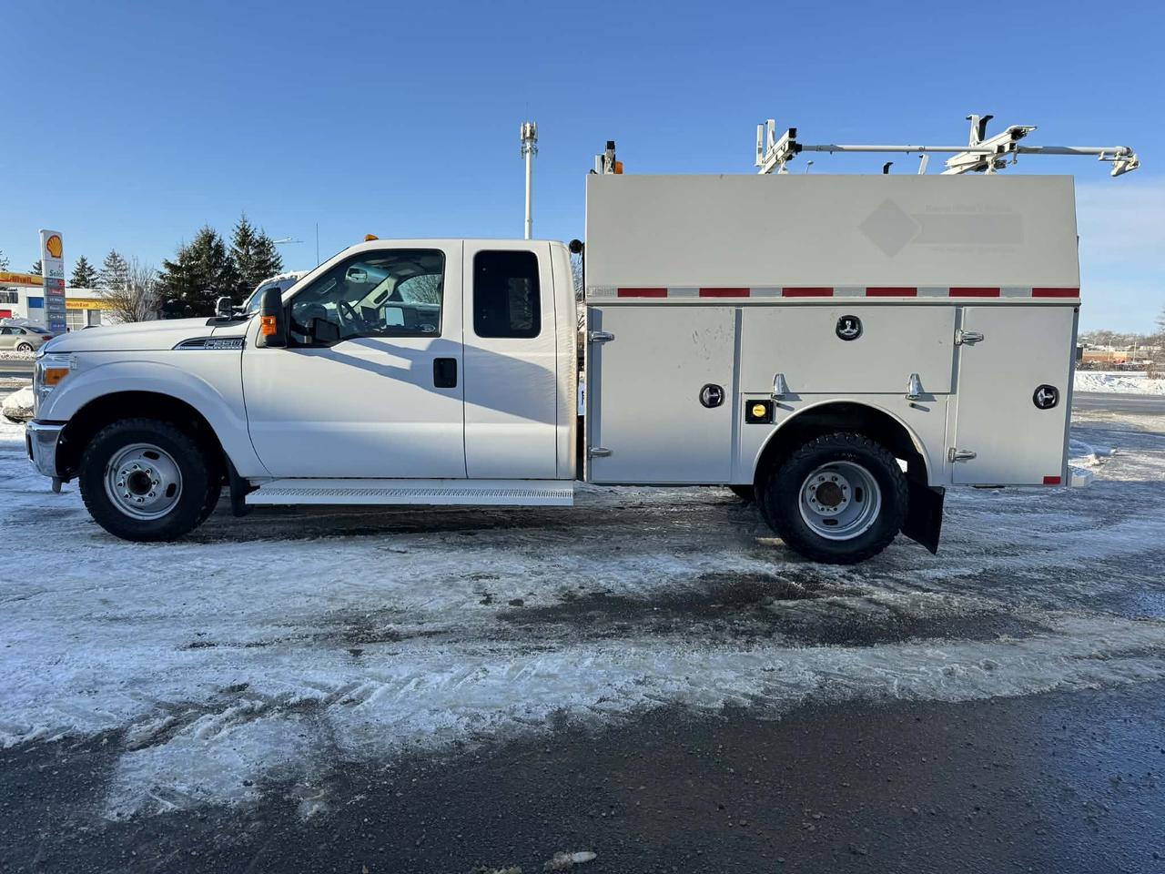 2015 Ford F-350 XLT UTILITY BOX Photo
