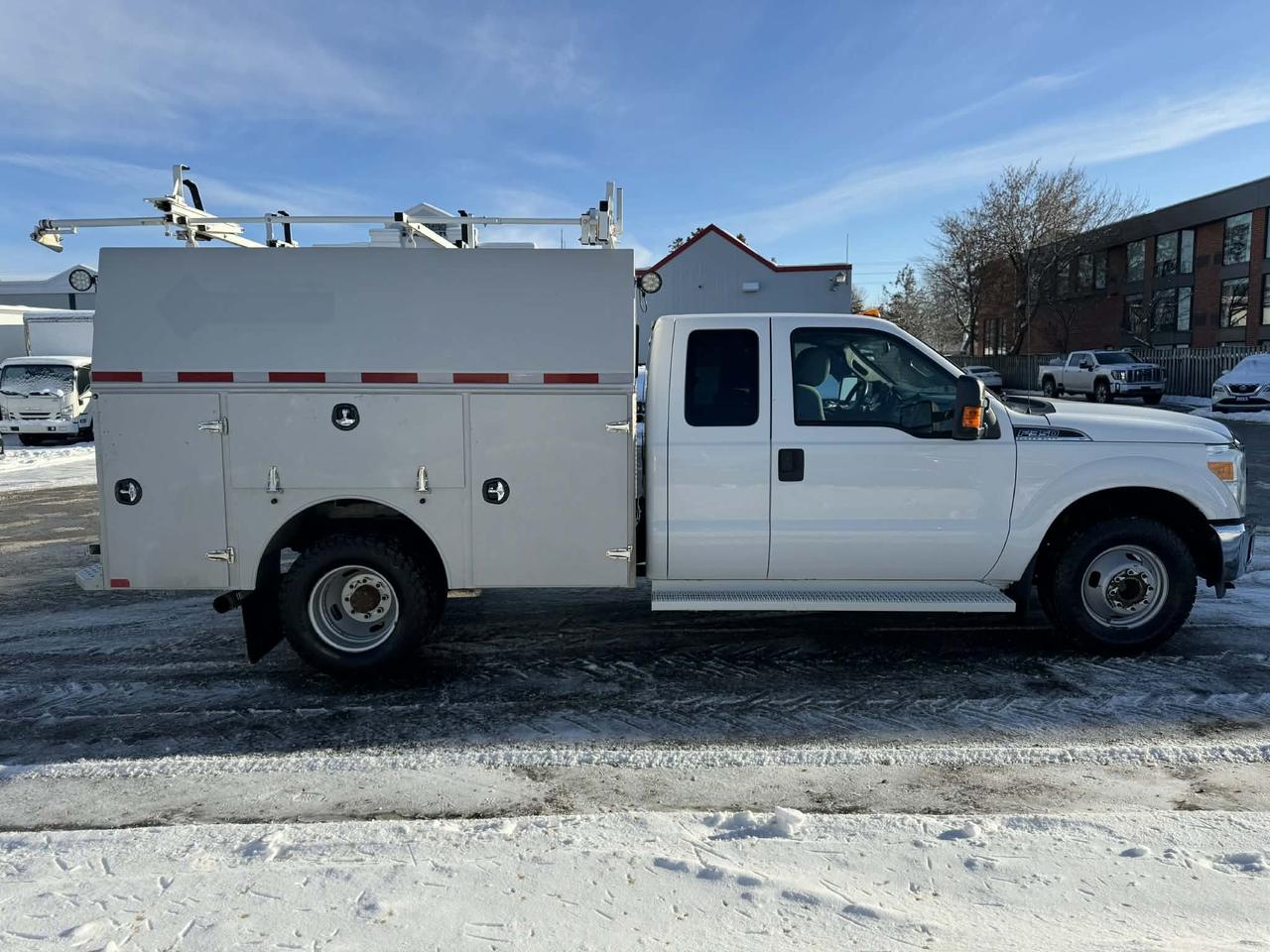 2015 Ford F-350 XLT UTILITY BOX Photo