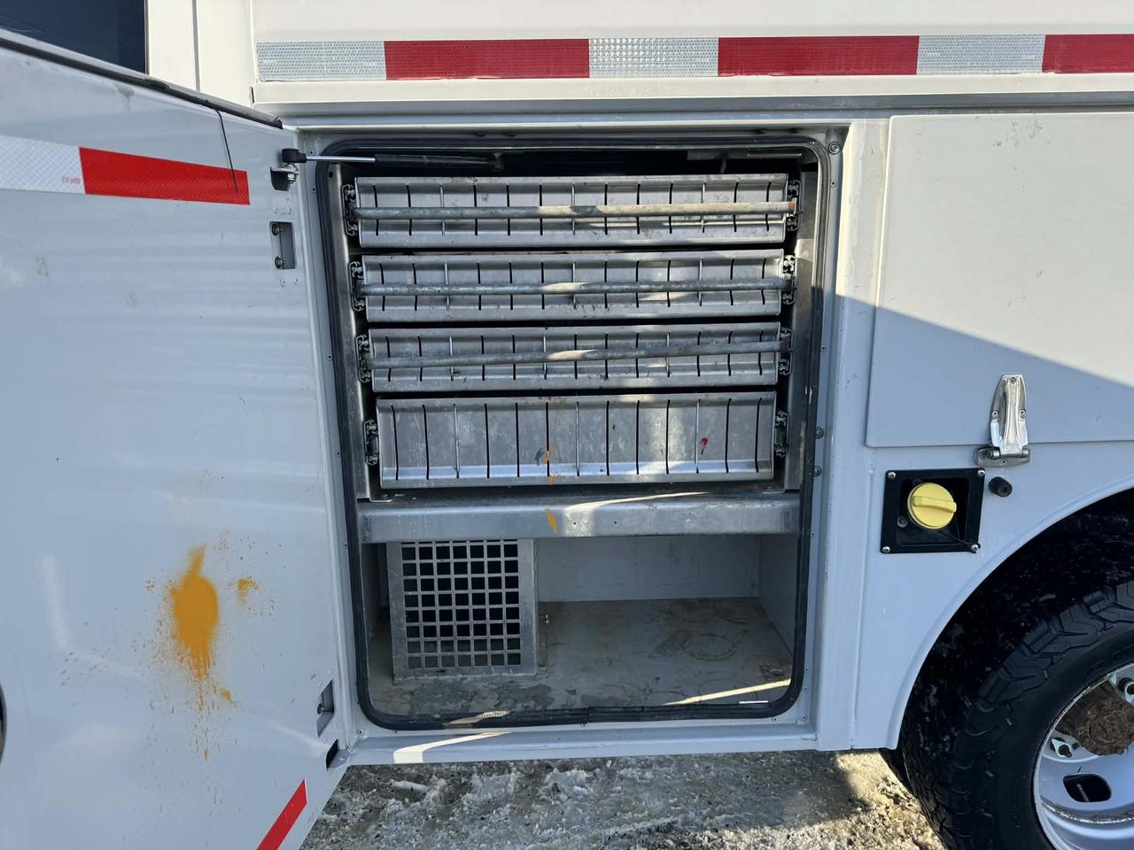 2015 Ford F-350 XLT UTILITY BOX Photo