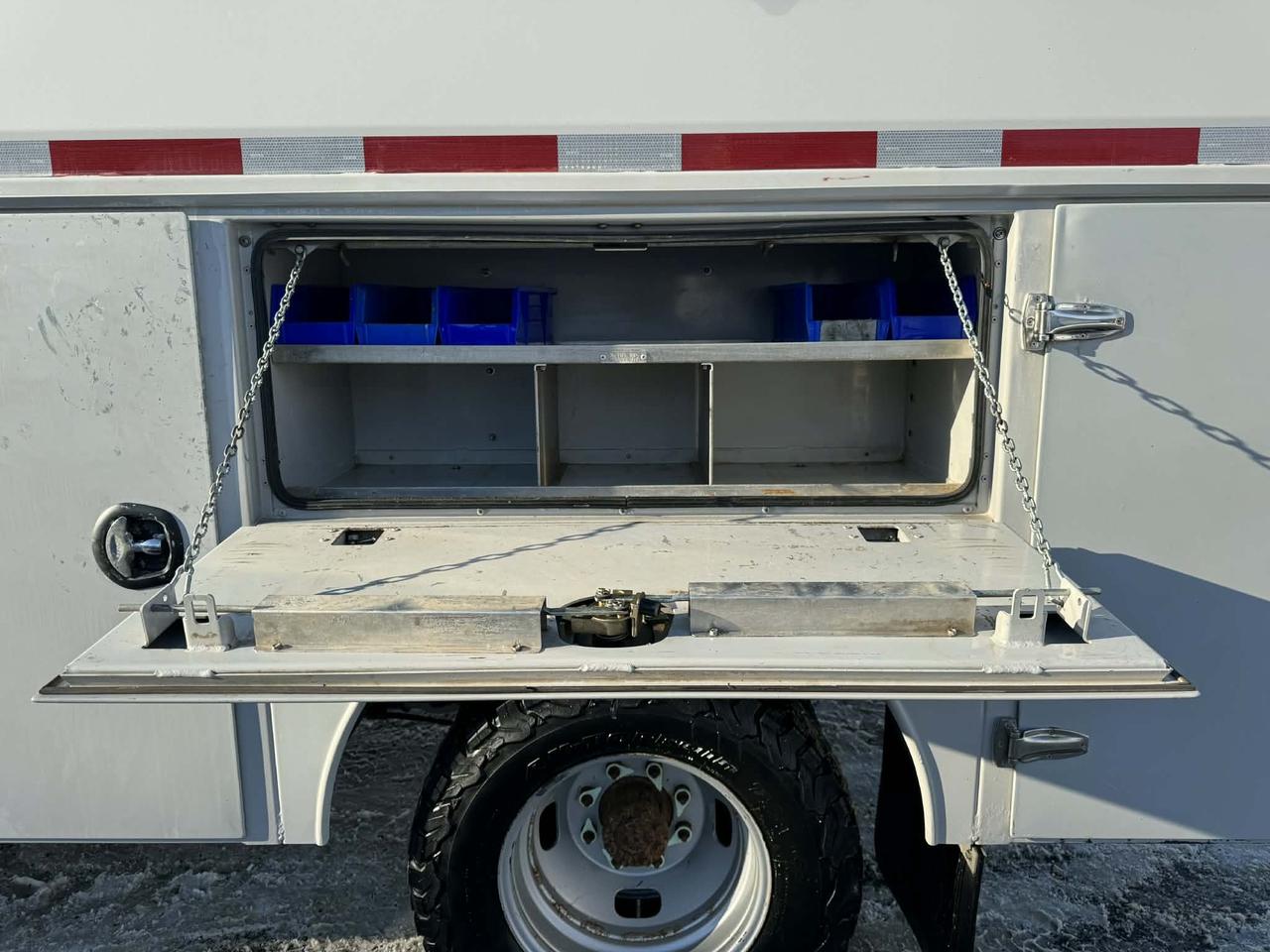 2015 Ford F-350 XLT UTILITY BOX Photo