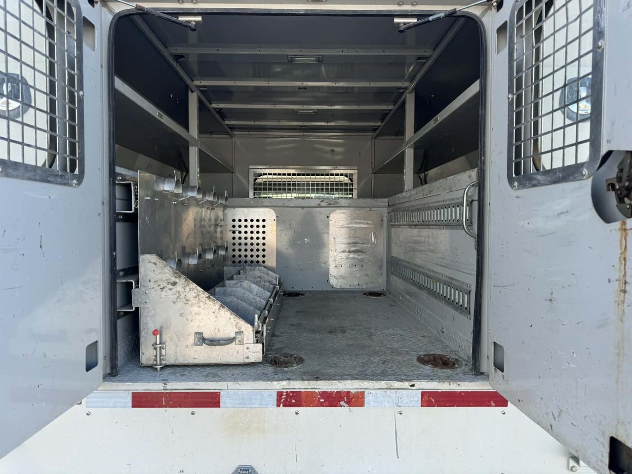 2015 Ford F-350 XLT UTILITY BOX Photo