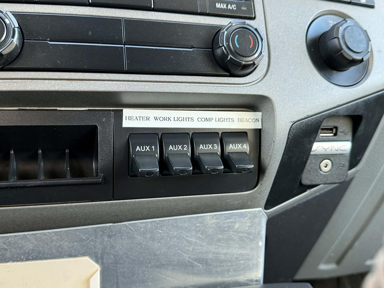 2015 Ford F-350 XLT UTILITY BOX Photo