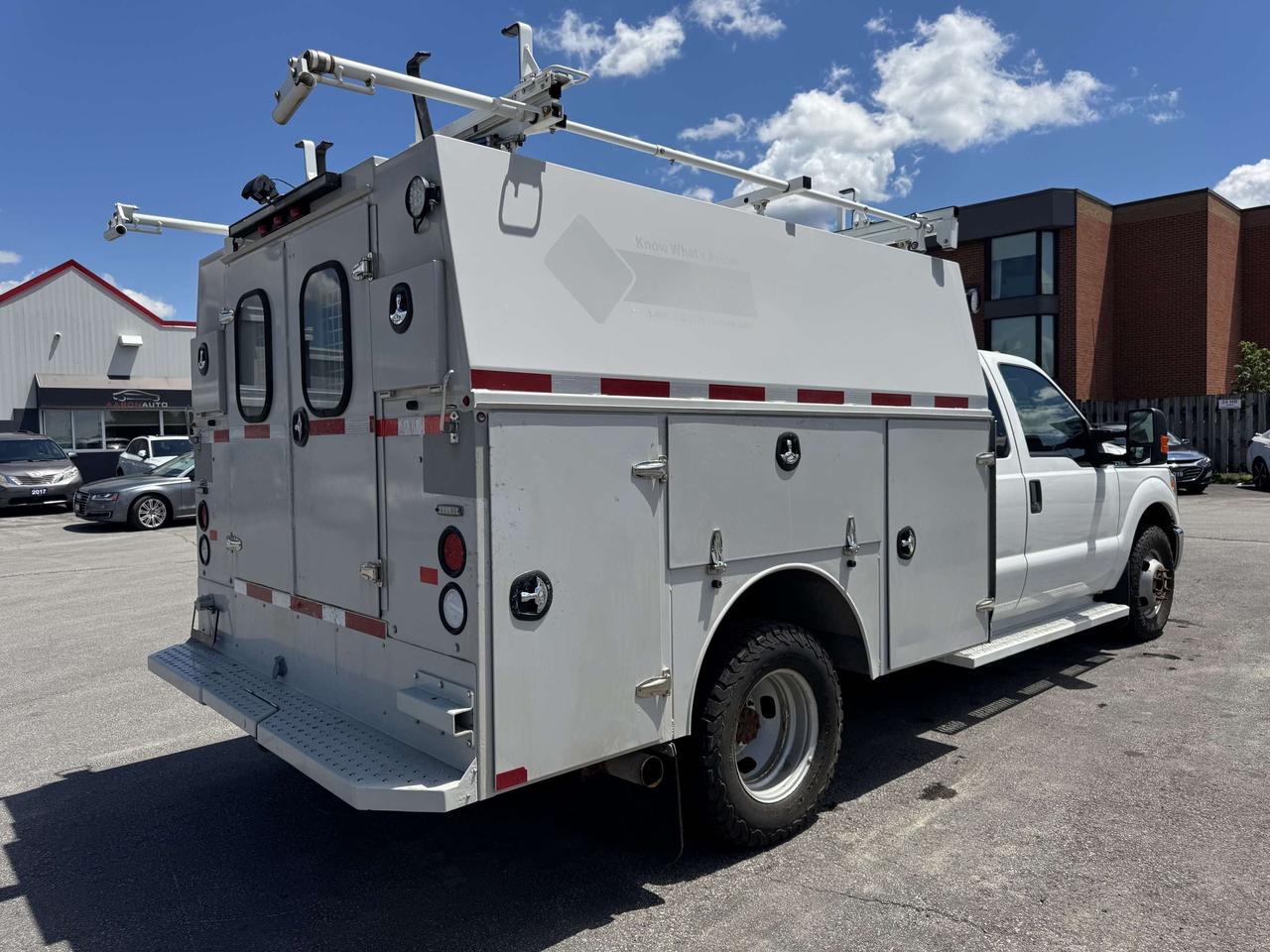 2015 Ford F-350 XLT UTILITY BOX - LOW KM - CERTIFIED Photo