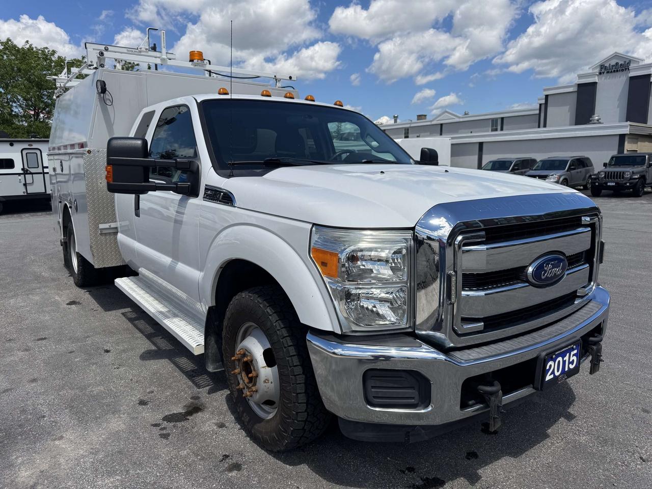 2015 Ford F-350 XLT UTILITY BOX - LOW KM - CERTIFIED Photo