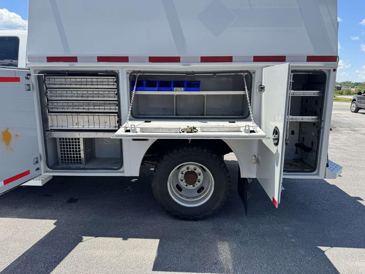 2015 Ford F-350 XLT UTILITY BOX - LOW KM - CERTIFIED Photo