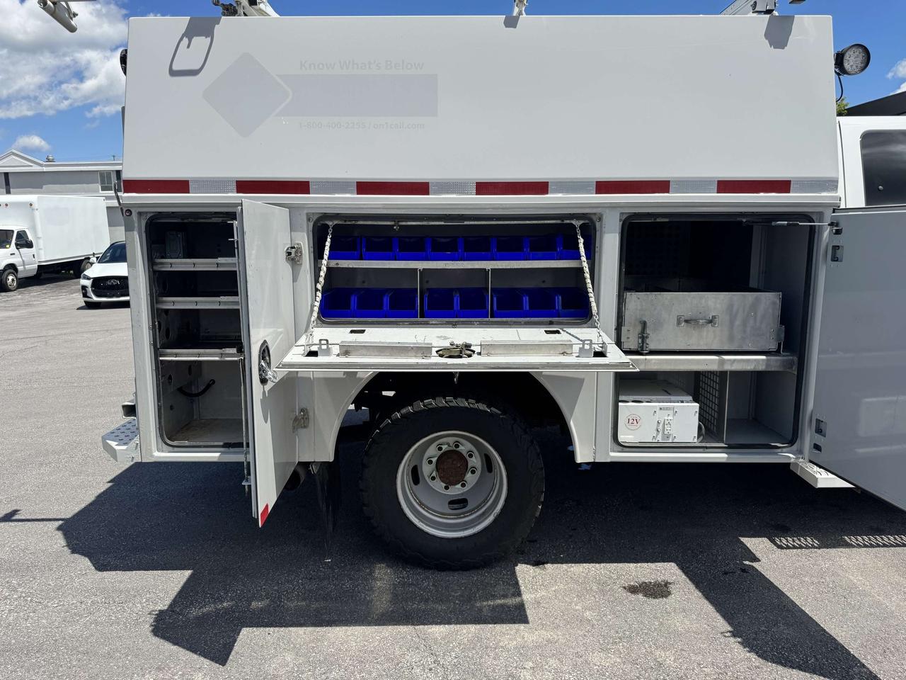 2015 Ford F-350 XLT UTILITY BOX - LOW KM - CERTIFIED Photo