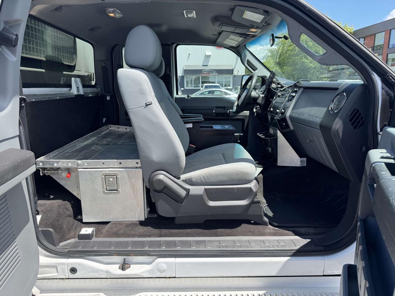 2015 Ford F-350 XLT UTILITY BOX - LOW KM - CERTIFIED Photo
