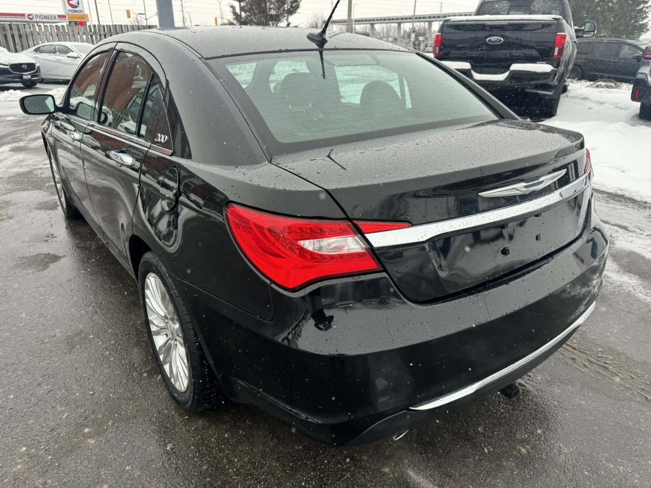 2013 Chrysler 200 4dr Sdn Limited Photo