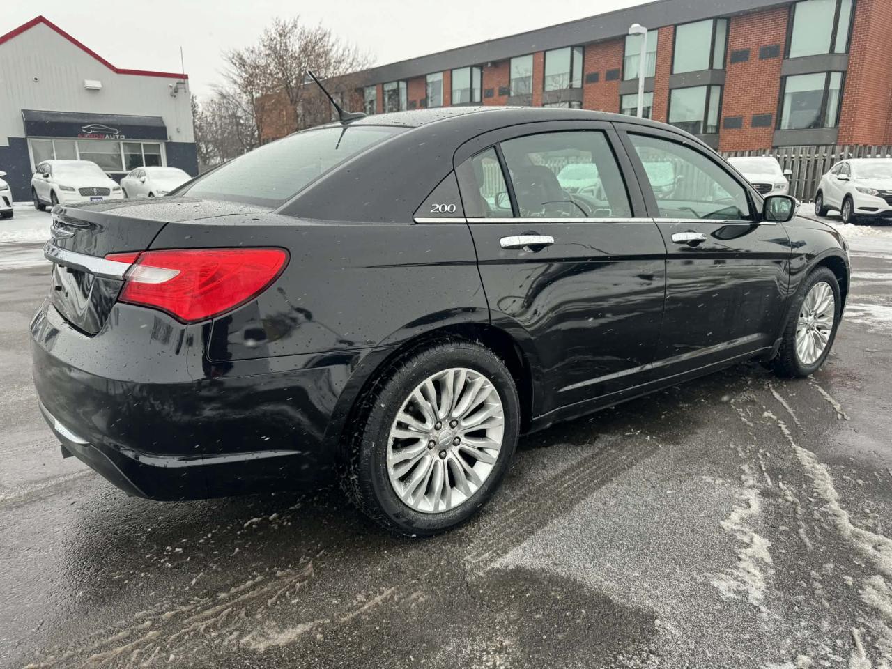 2013 Chrysler 200 4dr Sdn Limited Photo