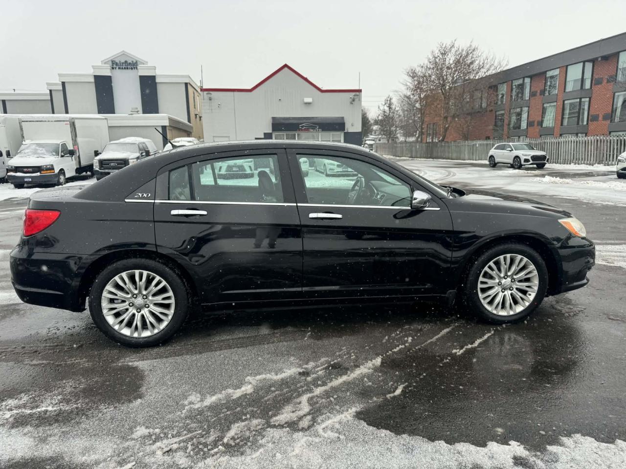 2013 Chrysler 200 4dr Sdn Limited Photo