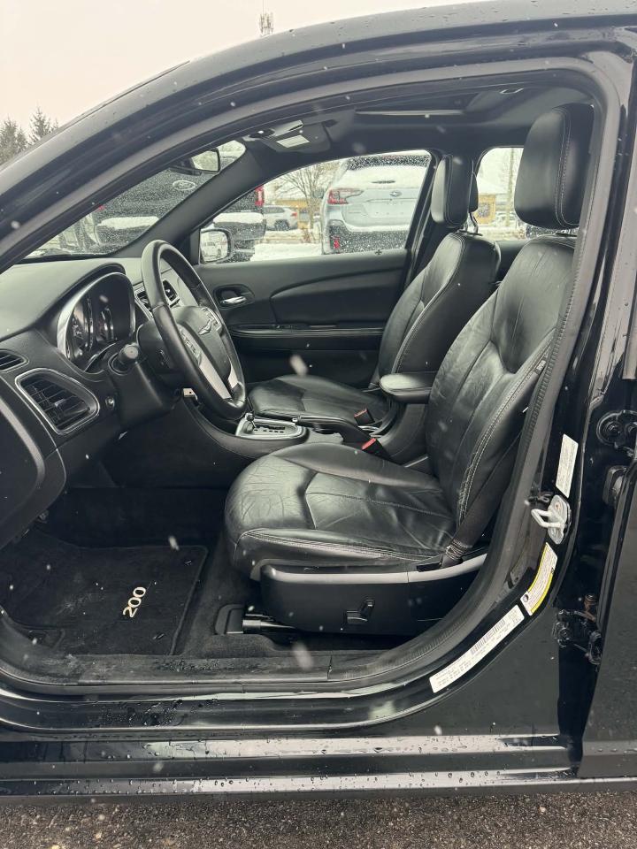 2013 Chrysler 200 4dr Sdn Limited Photo