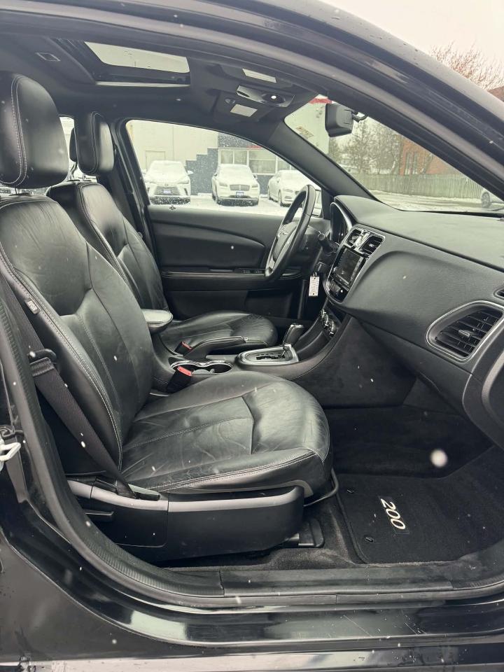 2013 Chrysler 200 4dr Sdn Limited Photo