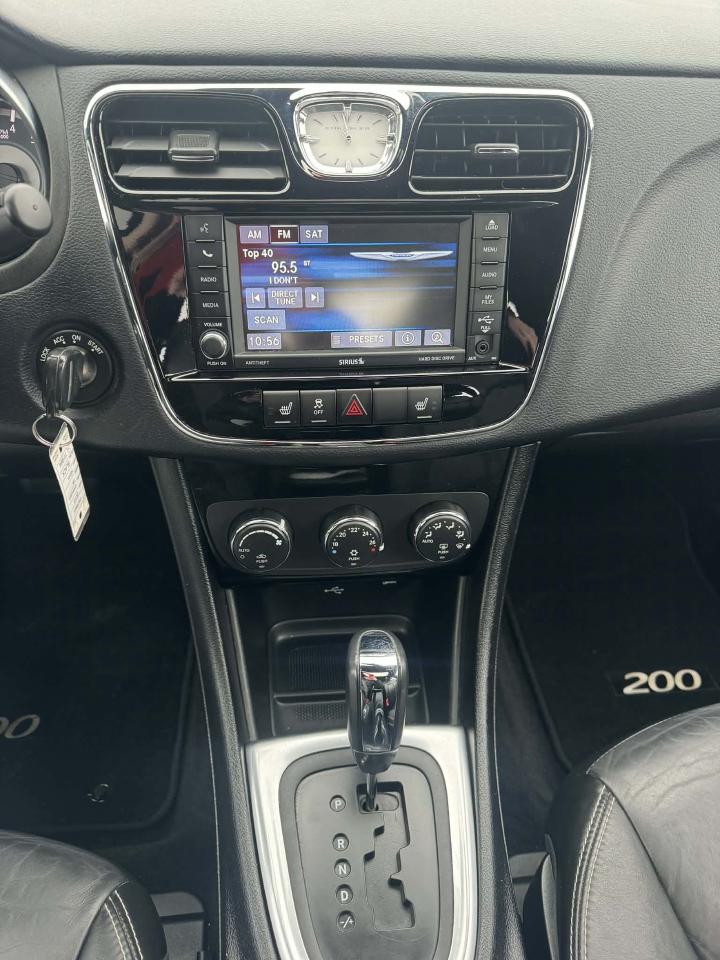 2013 Chrysler 200 4dr Sdn Limited Photo