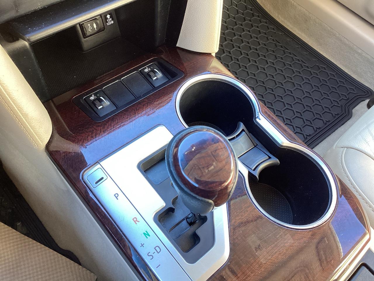 2014 Toyota Camry XLE Photo