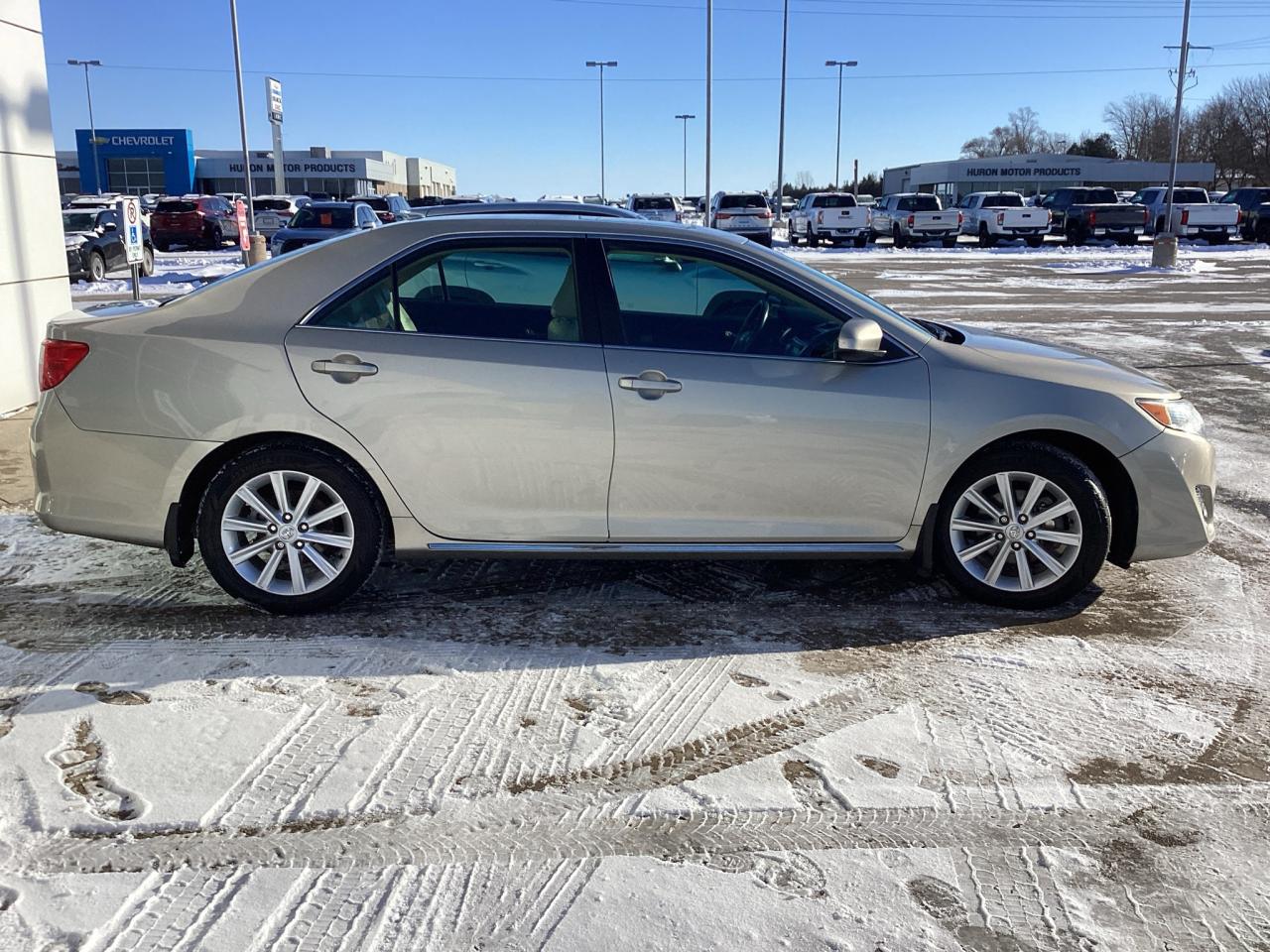 2014 Toyota Camry XLE Photo