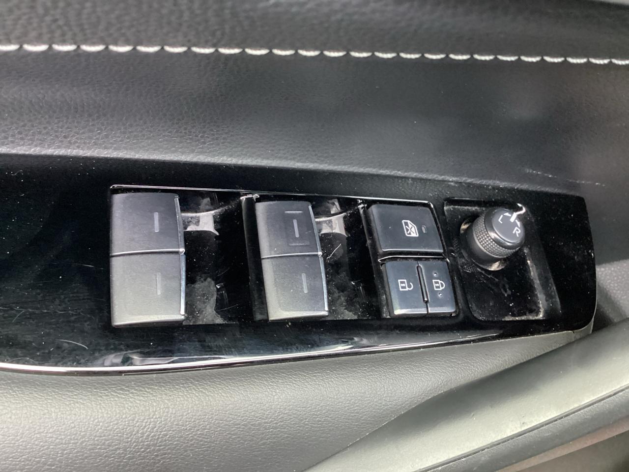 2022 Toyota Corolla Hatchback SE Photo