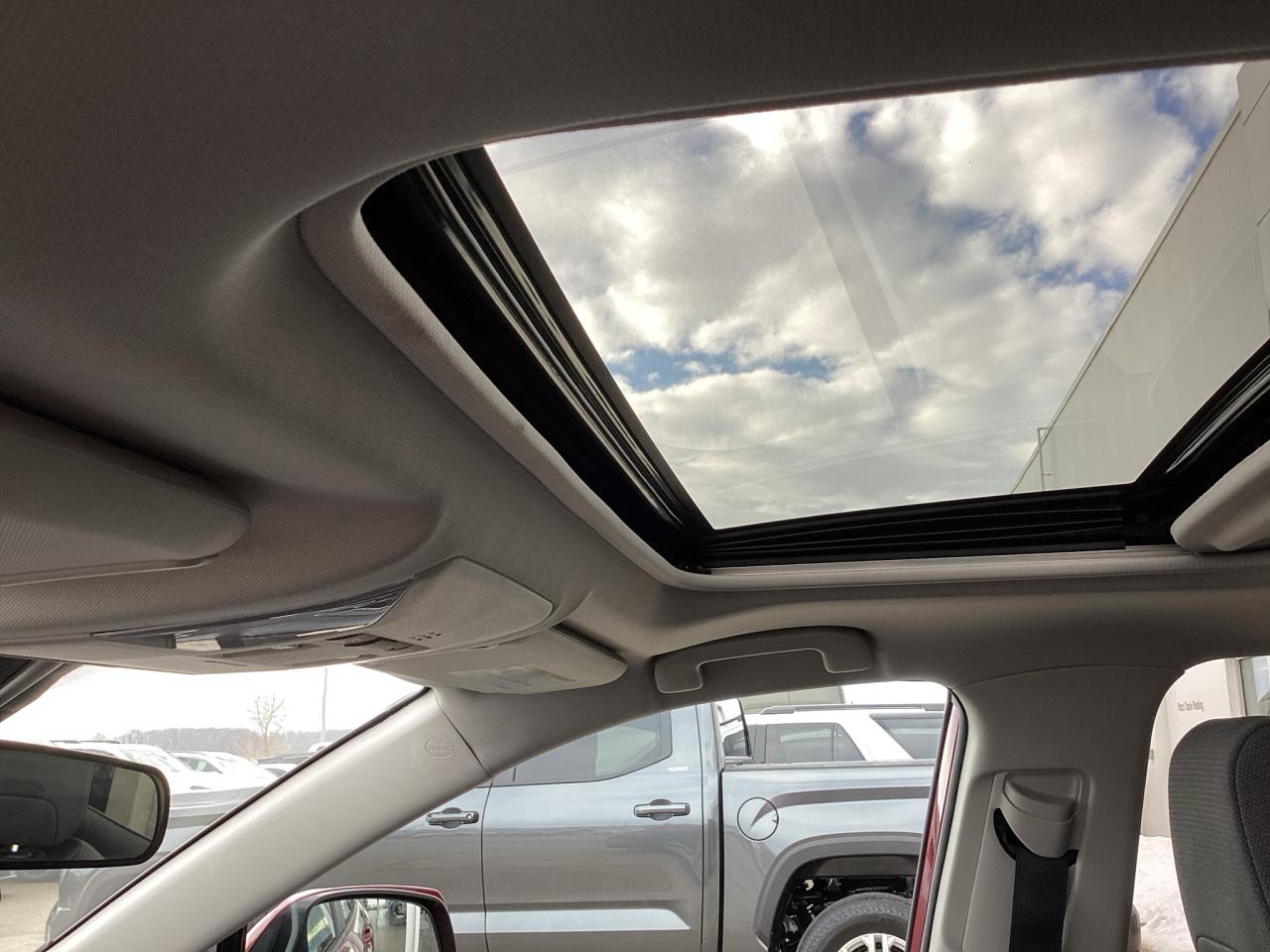 2022 Toyota RAV4 Hybrid XLE AWD Photo2