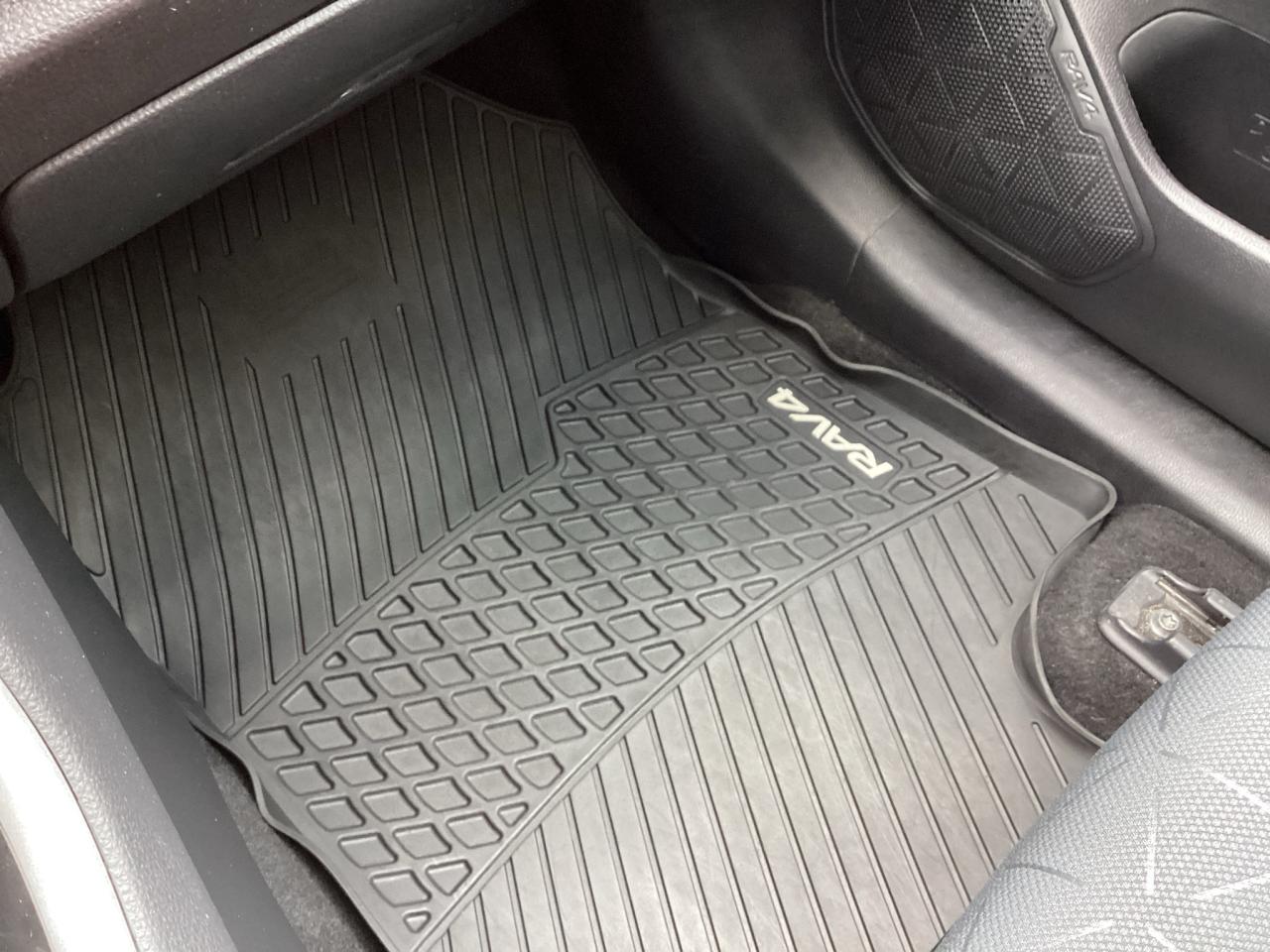 2022 Toyota RAV4 Hybrid XLE AWD Photo