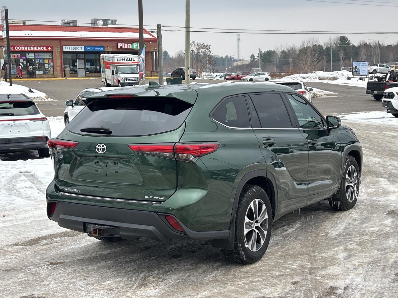 2023 Toyota Highlander XLE   Power Moonroof   Heated Front Seats Photo