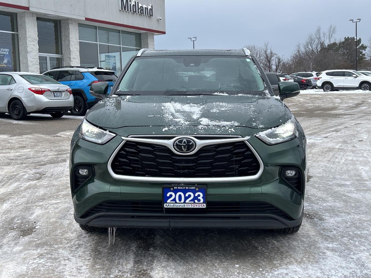 2023 Toyota Highlander XLE   Power Moonroof   Heated Front Seats Photo