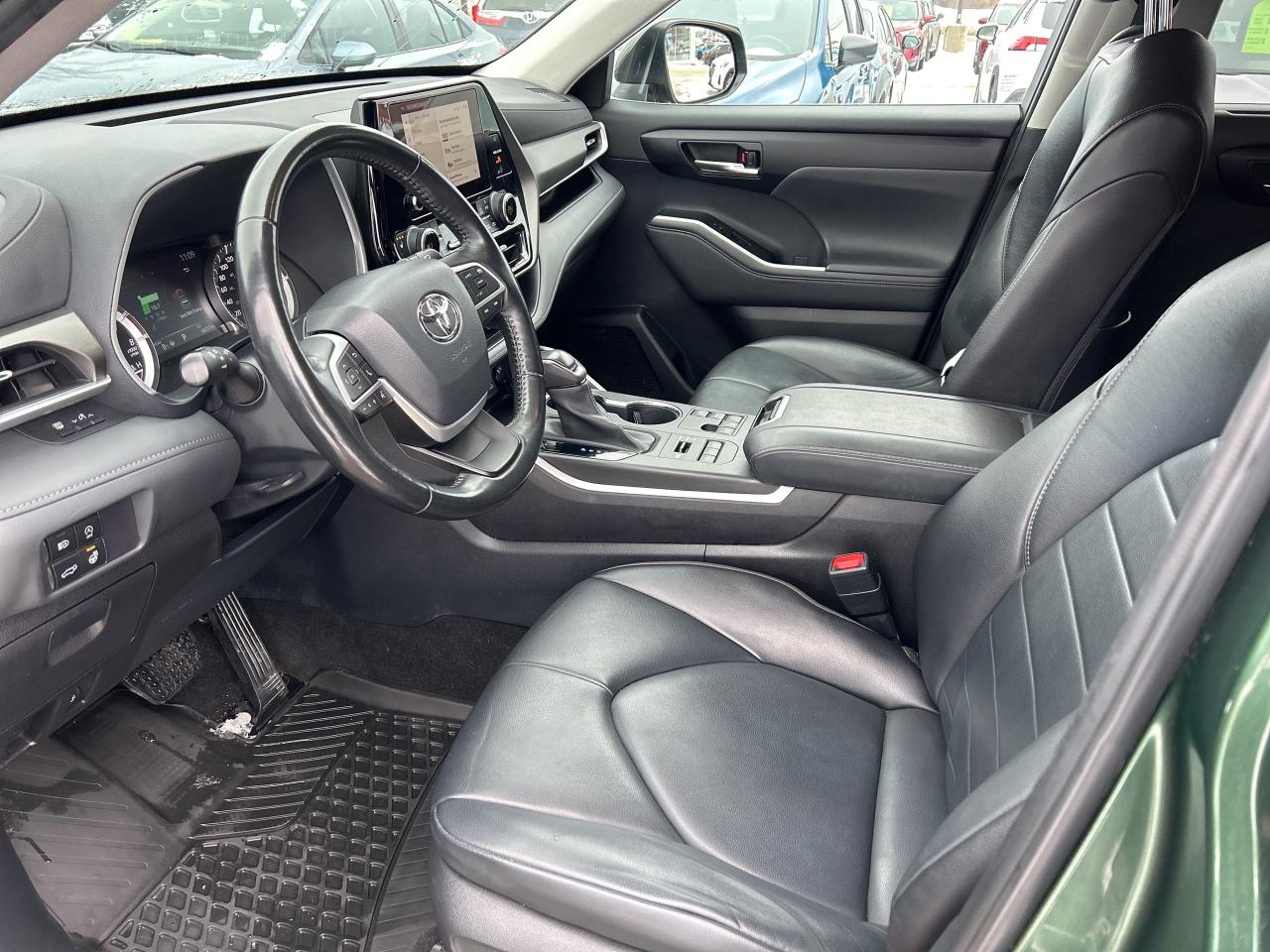 2023 Toyota Highlander XLE   Power Moonroof   Heated Front Seats Photo
