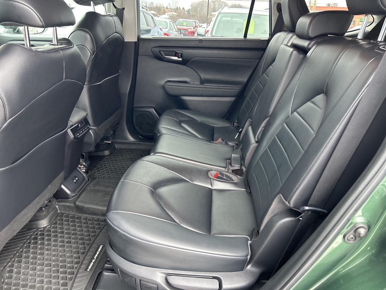2023 Toyota Highlander XLE   Power Moonroof   Heated Front Seats Photo