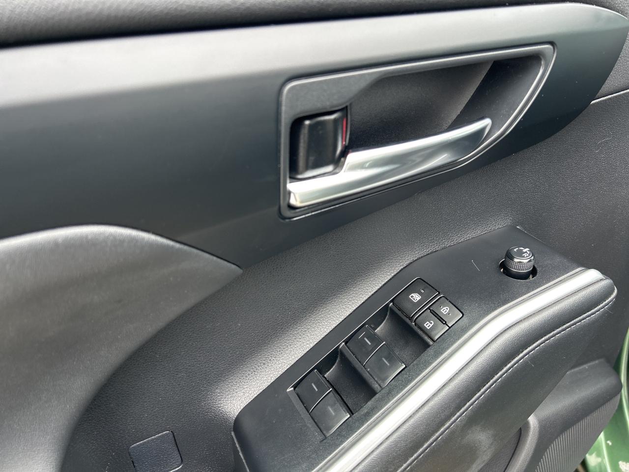 2023 Toyota Highlander XLE   Power Moonroof   Heated Front Seats Photo