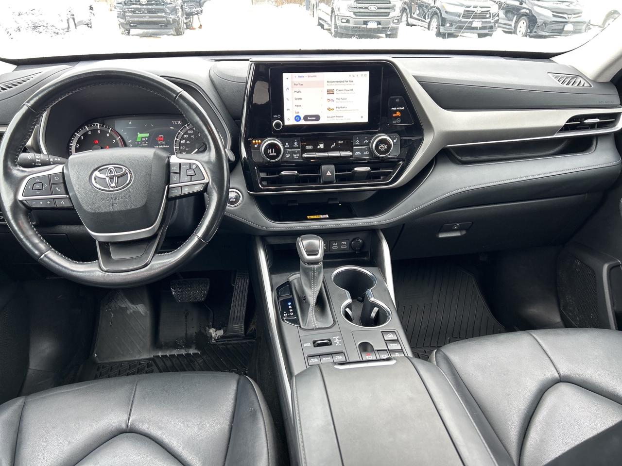 2023 Toyota Highlander XLE   Power Moonroof   Heated Front Seats Photo