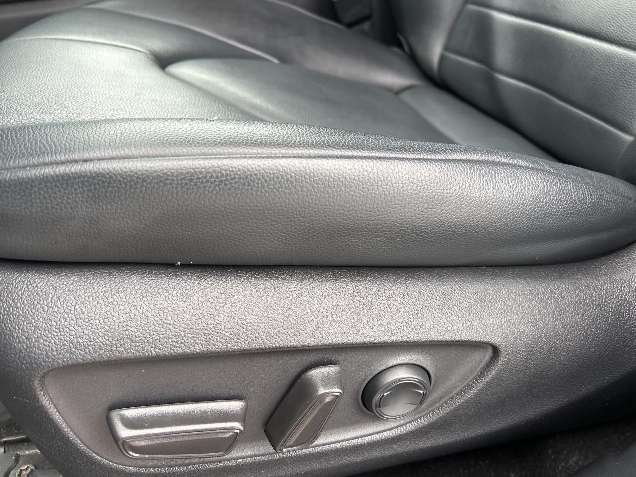 2023 Toyota Highlander XLE   Power Moonroof   Heated Front Seats Photo